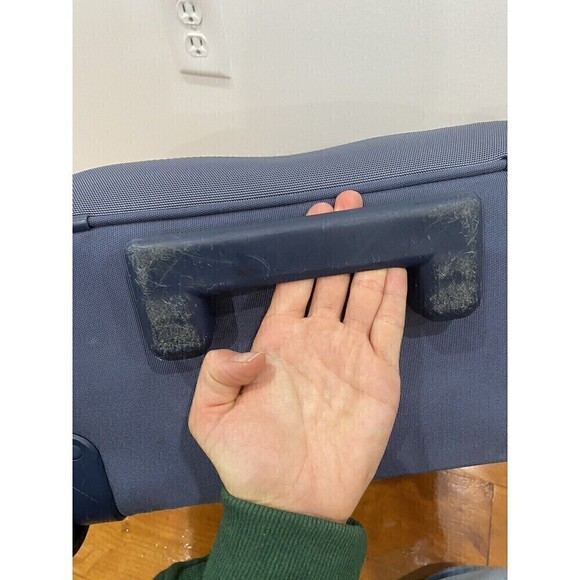 Victorinox Traveler Black 15” Wheeled Luggage Carry On Bag Black Nylon Canvas - Picture 7 of 16